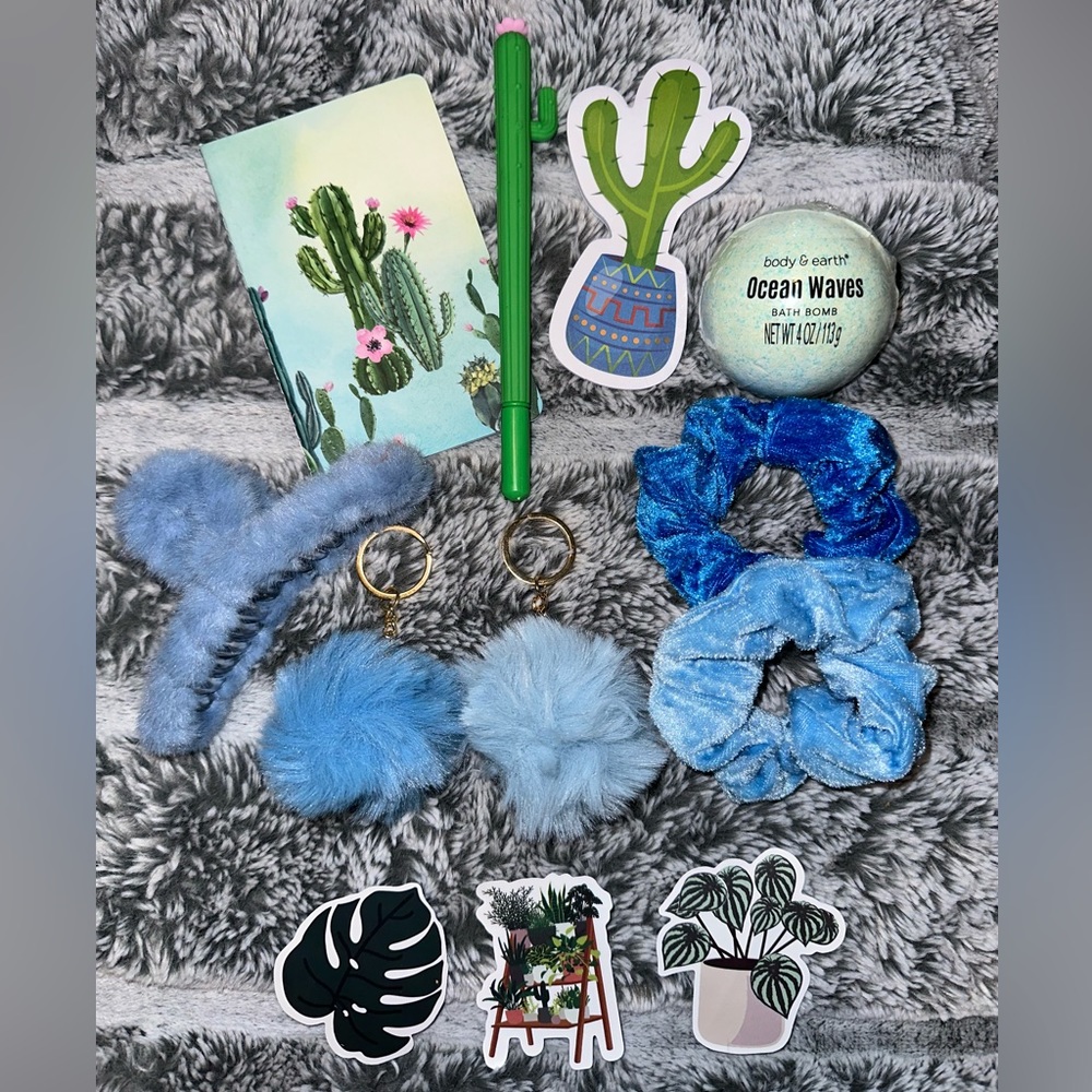 Scrunchie and Claw Clip Gift Set with Bath Bomb
